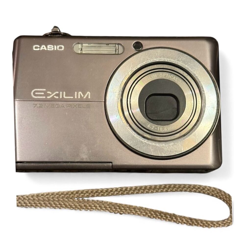 Casio Exilim EX-Z700 Digital Camera 7.2 Megapixel W/Docking Station Zoom